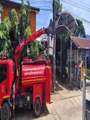  นำรถเอนกประสงค์ ออกทำการติดตั้งและซ่อมแซมไฟส่องสว่างที่ชำรุด เพื่ออำนวยความสะดวกให้กับพี่น้องประชาชน บ้านนาเลิง หมู่ที่4 จำนวน 1 จุด บ้านศาลา หมู่ที่8 จำนวน1จุด