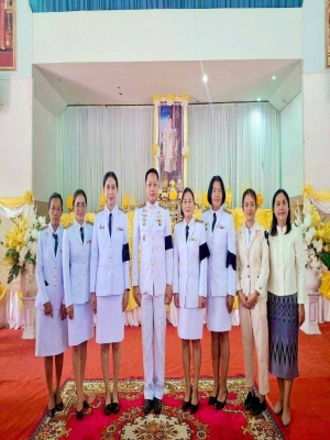 เข้าร่วมกิจกรรมเนื่องในวันคล้ายวันพระบรมราชสมภพพระบาทสมเด็จพระบรมชนะกาทิเบตมหาภูมิพลอดุลยเดชมหาราชบรมนาถบพิตรวันชาติและวันพ่อแห่งชาติ เวลา 08.30 น. พิธีวางพุ่มดอกไม้ถวายราชสักการะ